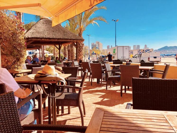 Luxuriöses Apartment in Benidorm mit Pool Exterior foto